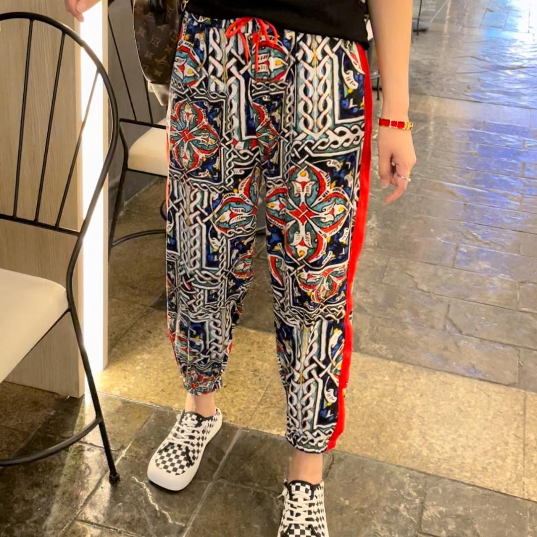孟小爽的服装店