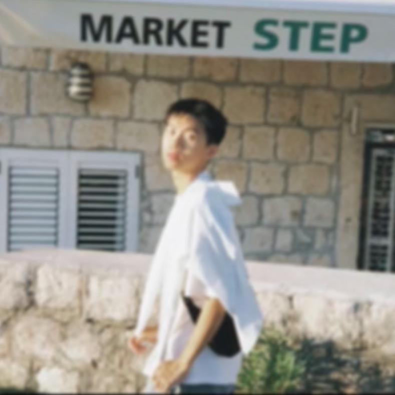 李泽ing
