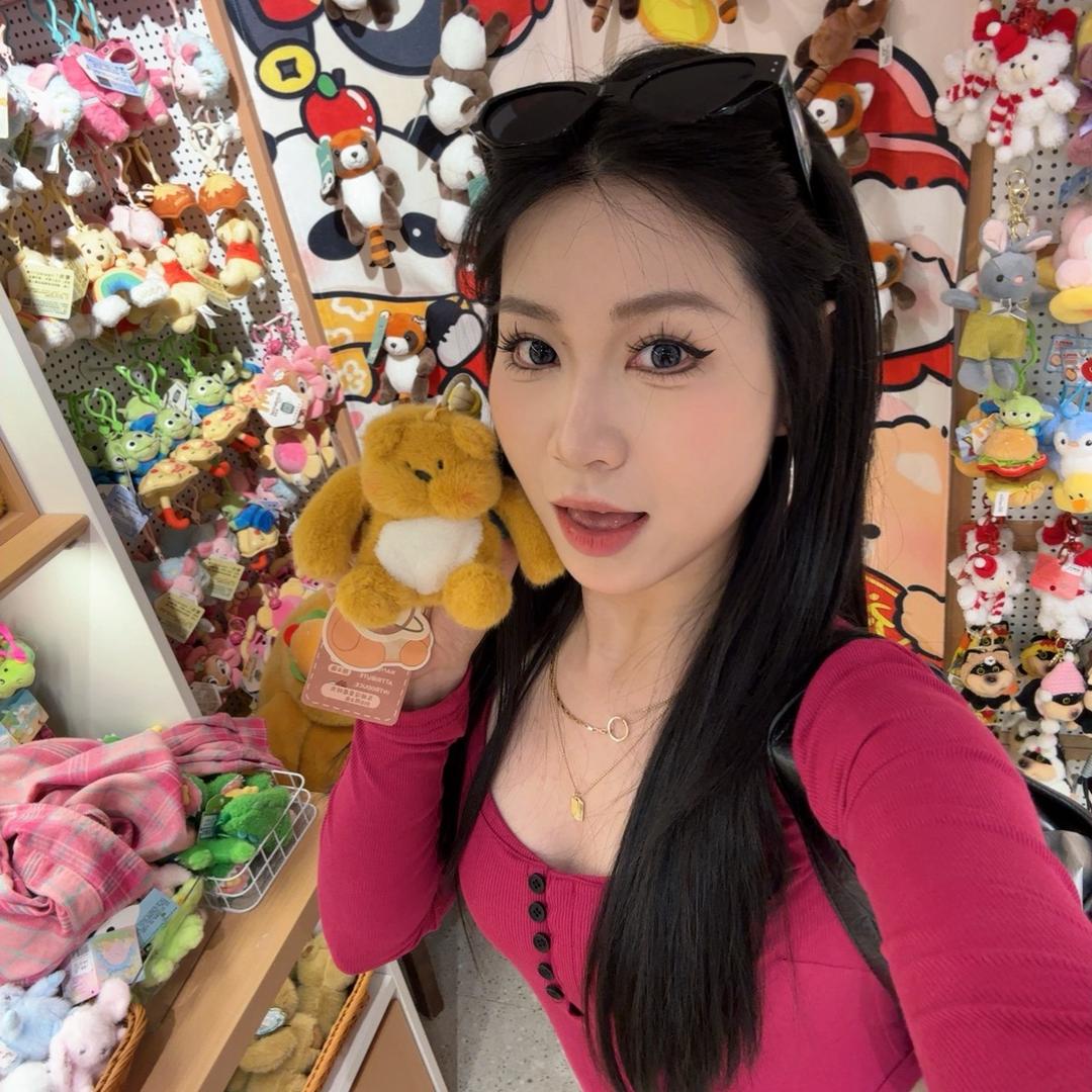 七七爱吃冰淇淋