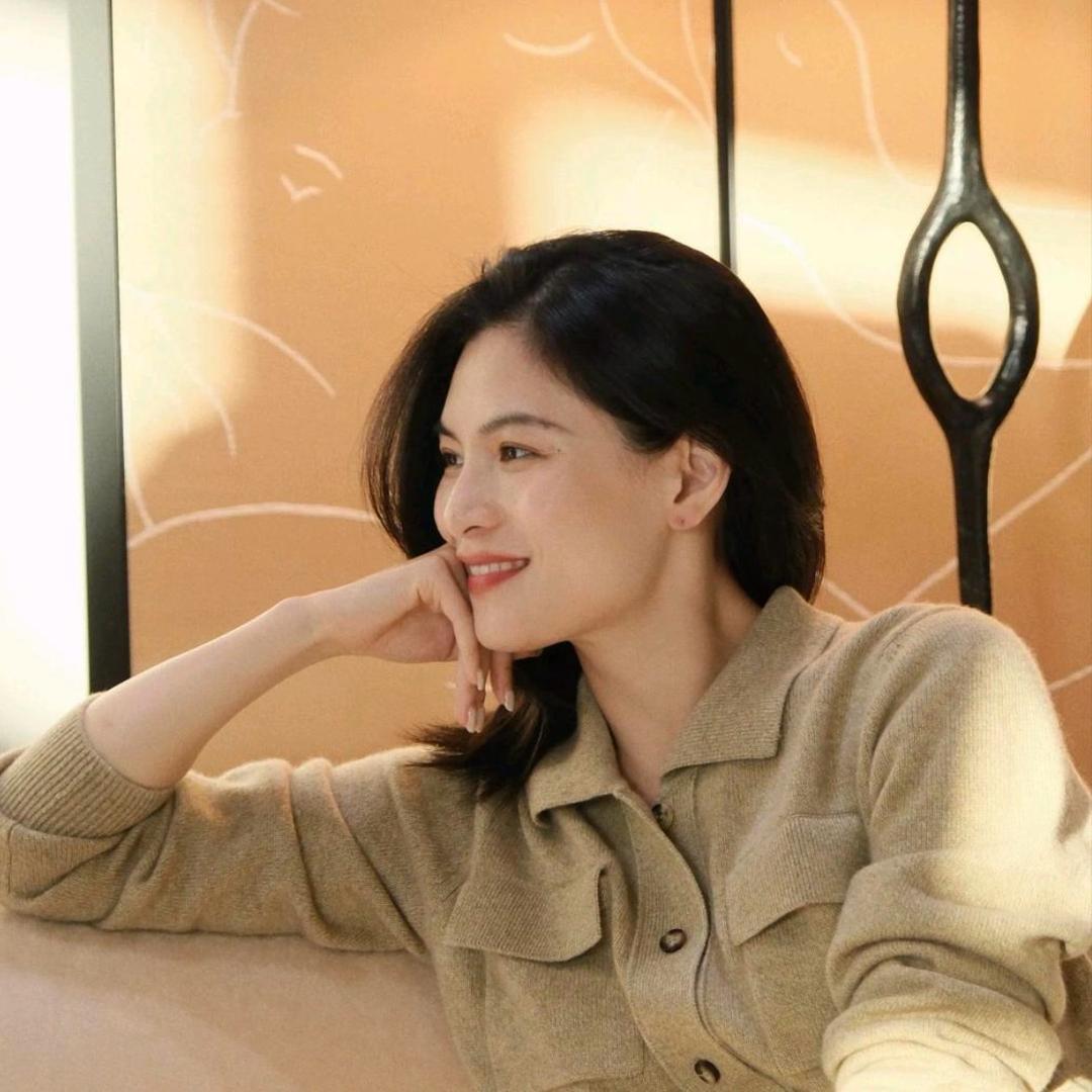 阿董小姐（轻奢穿搭）