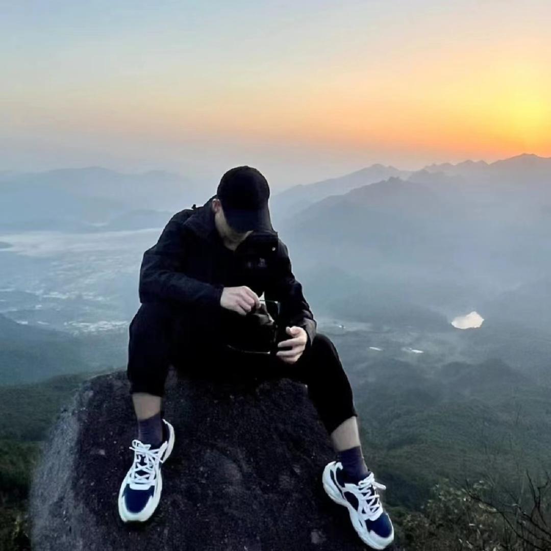 卧 龙
