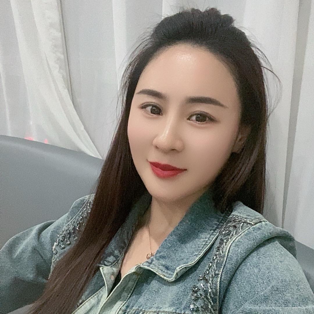 艾妍的小跟班