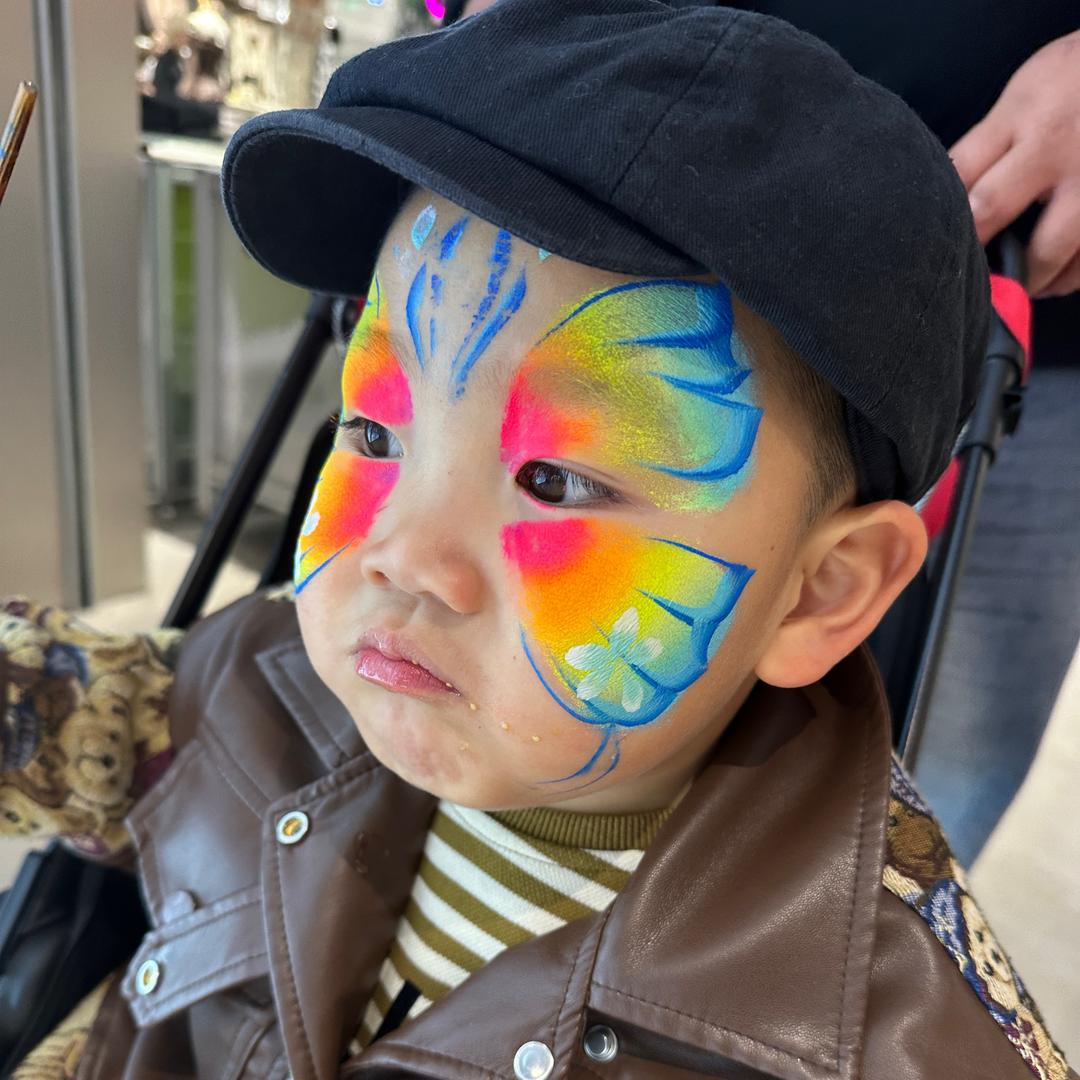 岩宝儿DIY潮玩手绘