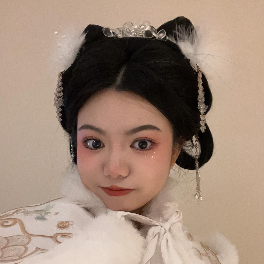 嘉宝爱臭美