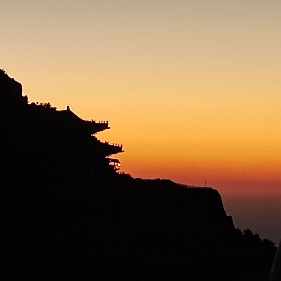 爱唱歌的小。。