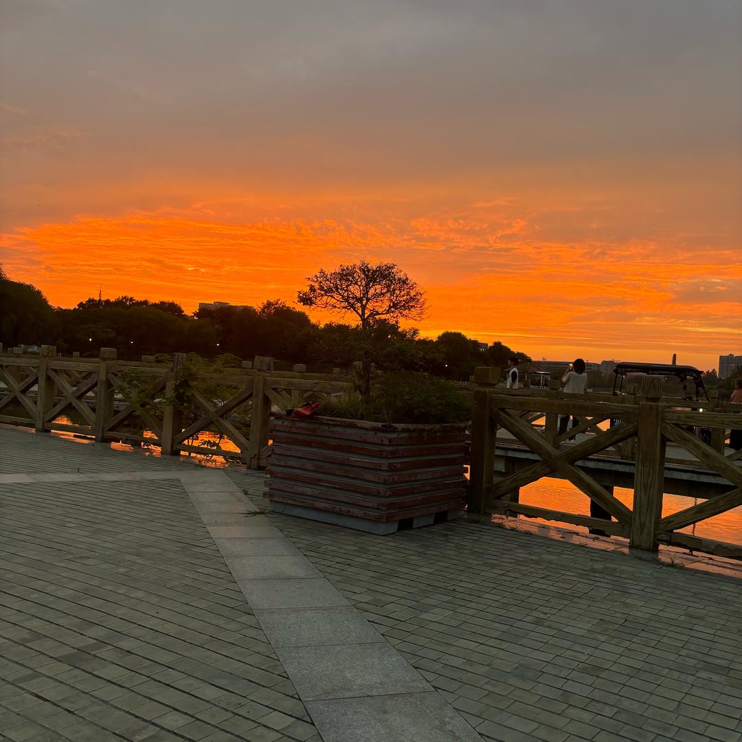 所谓的地老天荒只是暂时的永恒的只是你自己