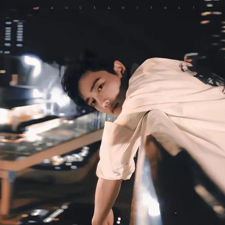 ⚡️ 天是蓝色 、我姓陈