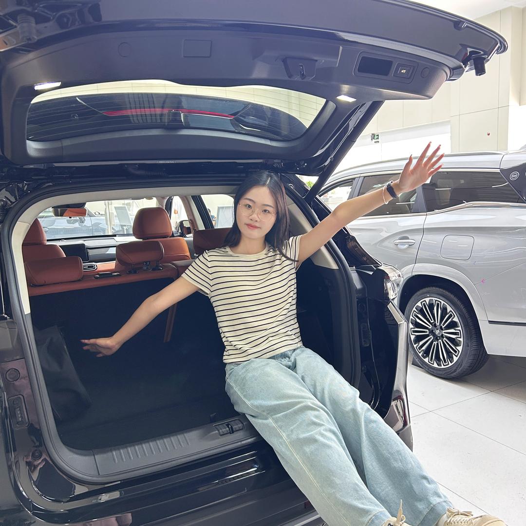 巴中最温柔的汽车女主播