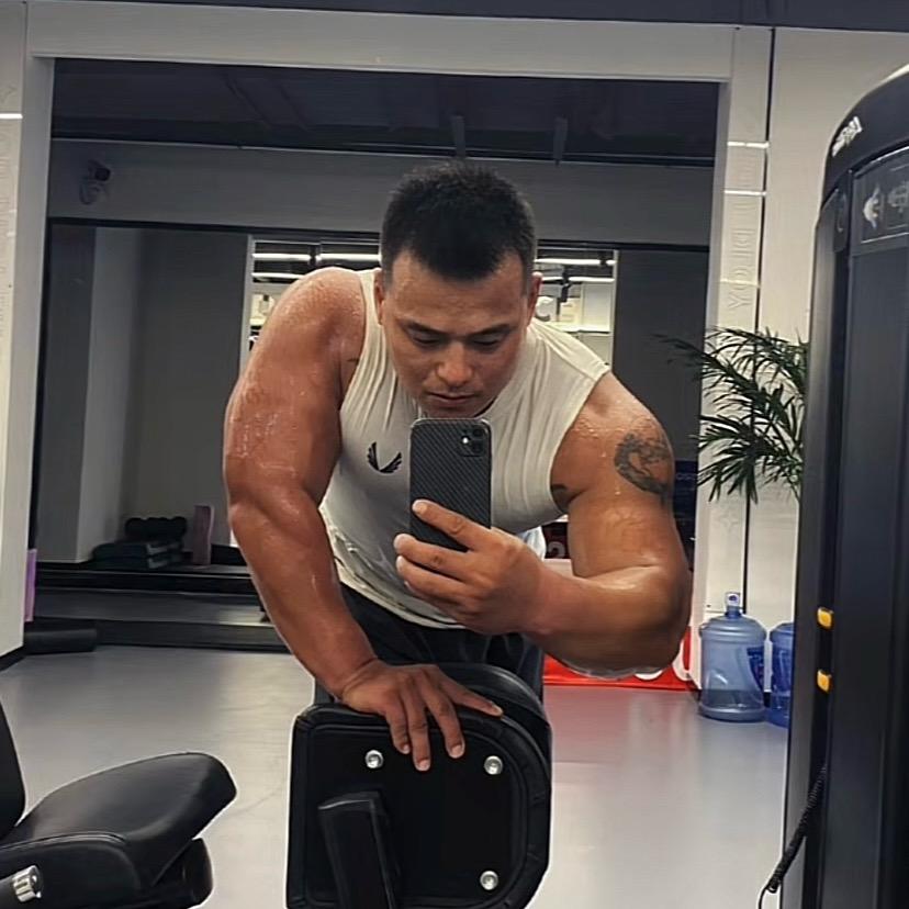 奥特曼 呀！（增重中…105Kg）