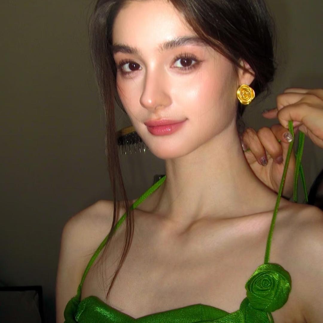 爱打麻将的女战士。