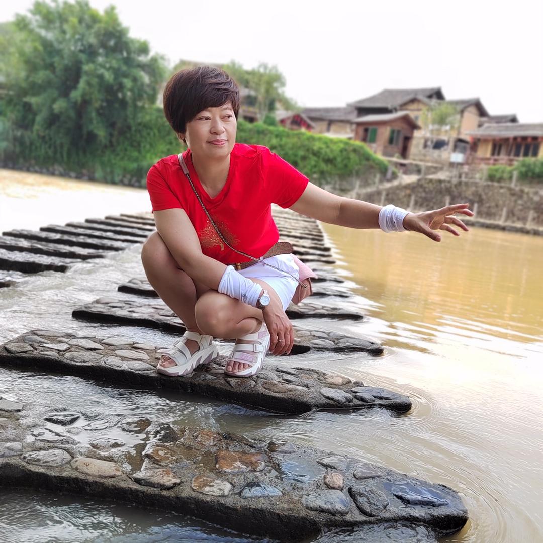 昆明市五华区普拉斯鞋店