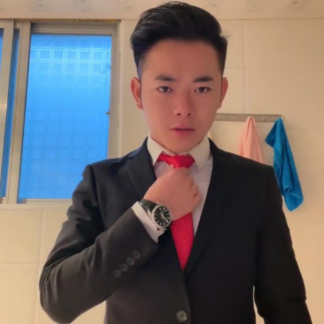 《人不帅👍气质在》