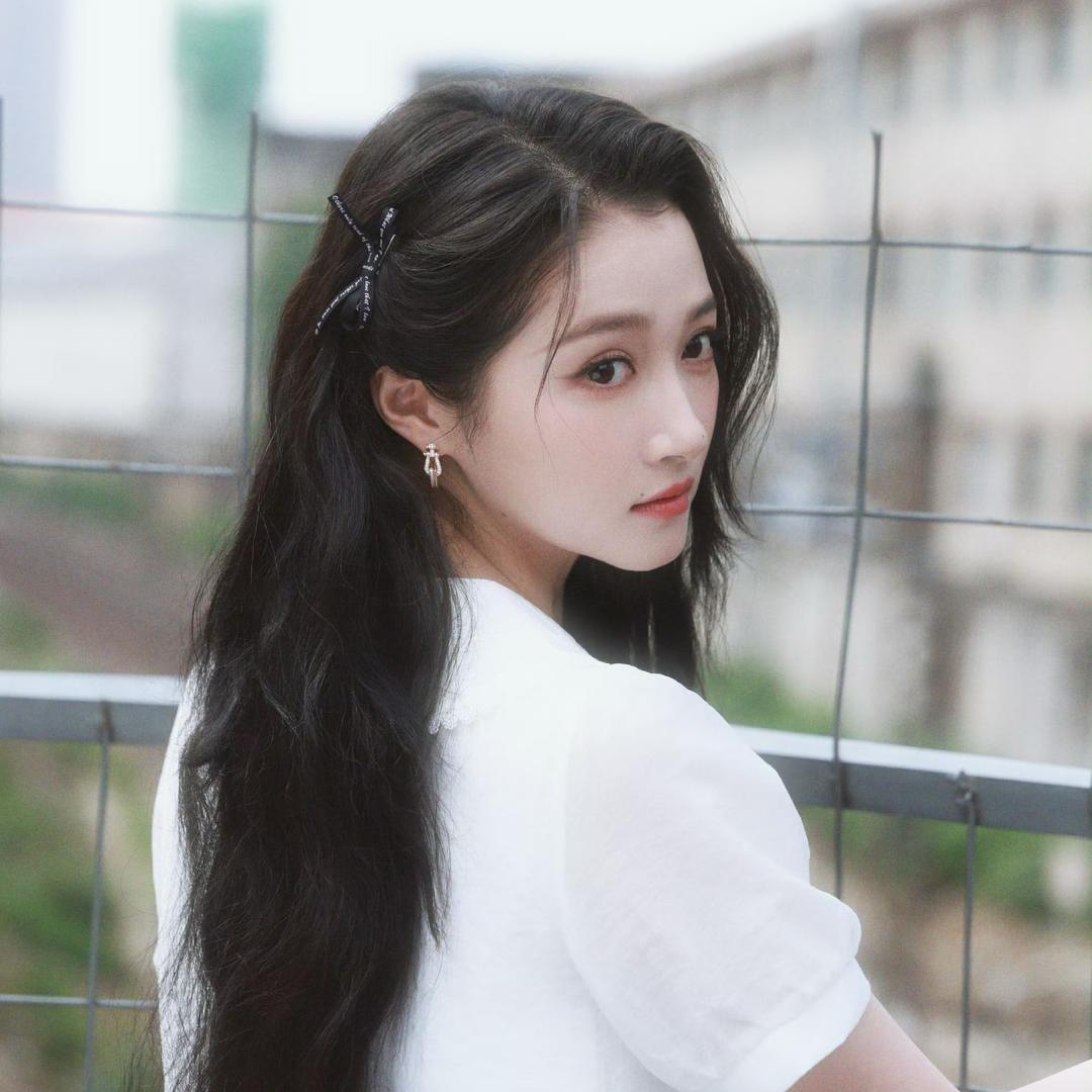 雾中迷彤LL头像
