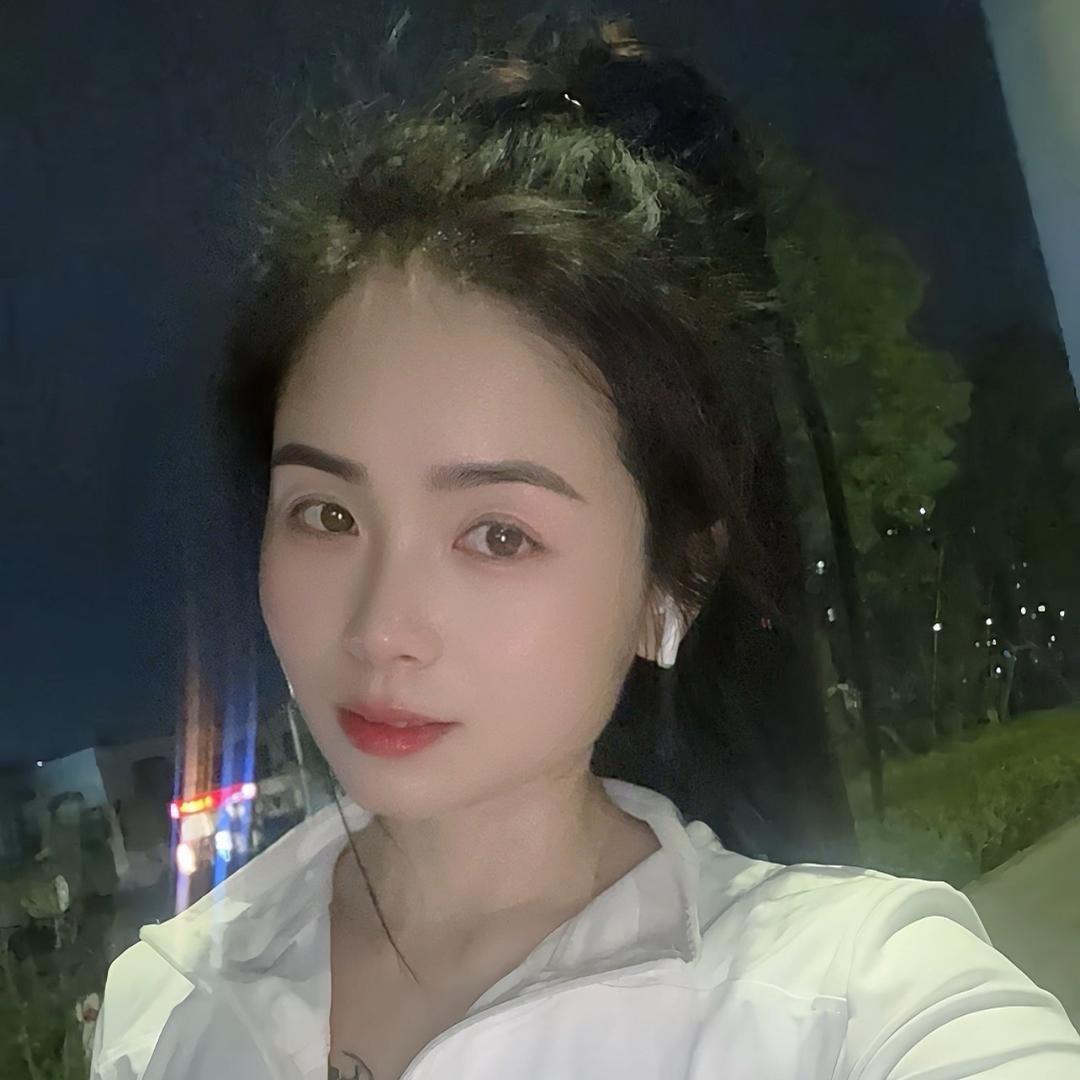 高马尾跑步女孩