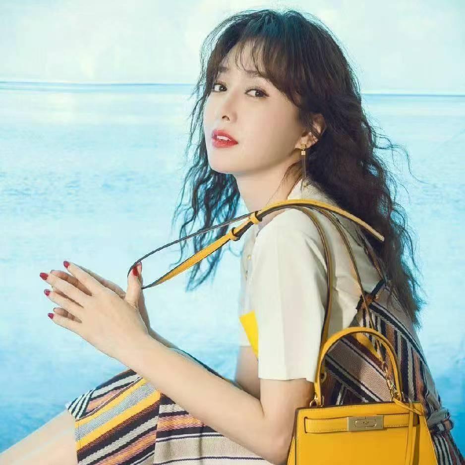 地上铁新能源出租.佳佳