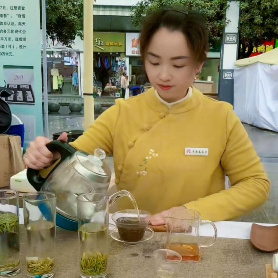 关南春茶业～朱姐
