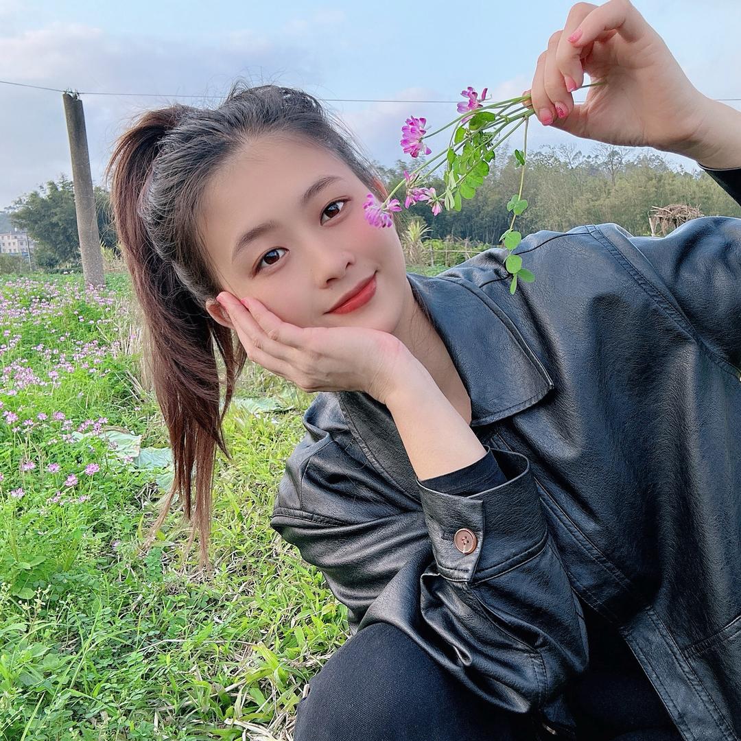 爱笑的霜歪歪
