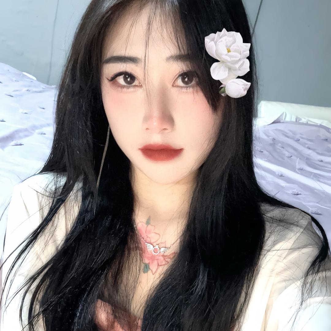 窗台上的垂耳兔.