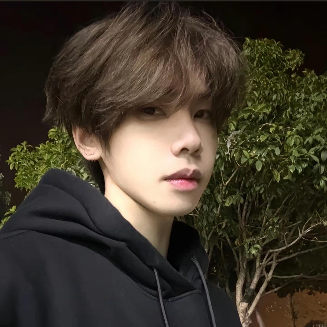 努力搓指甲子的王师傅