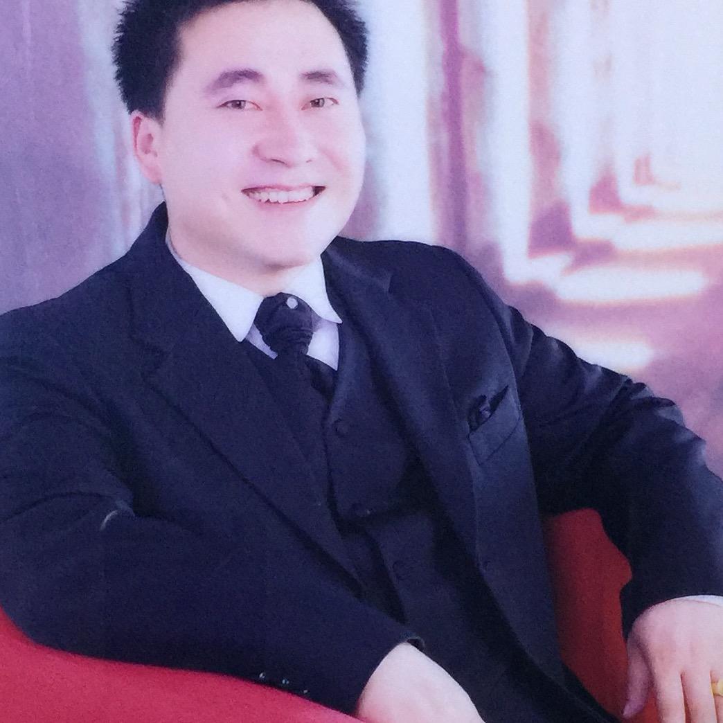 易萧斋（董事长）