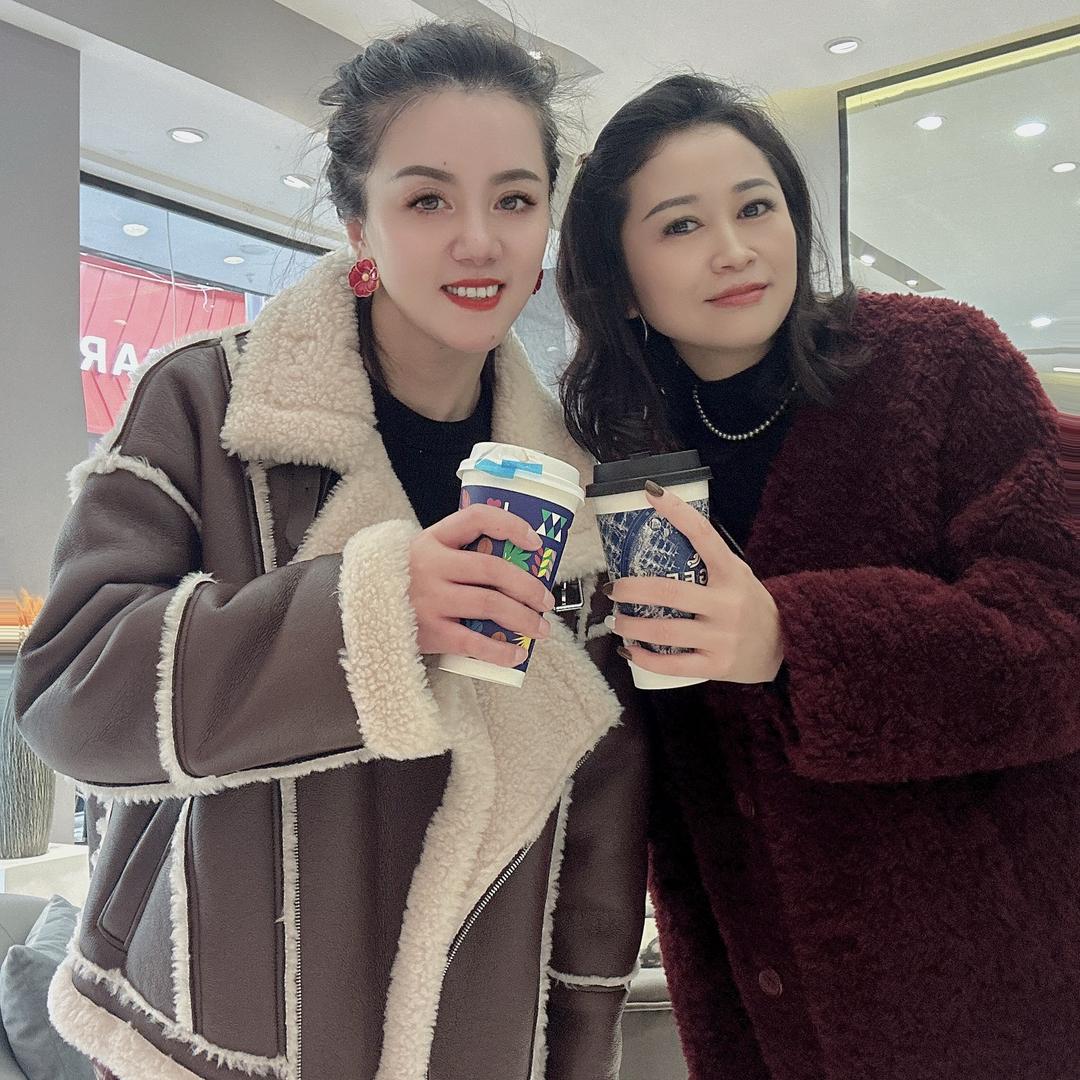 万人迷中高端轻奢女装