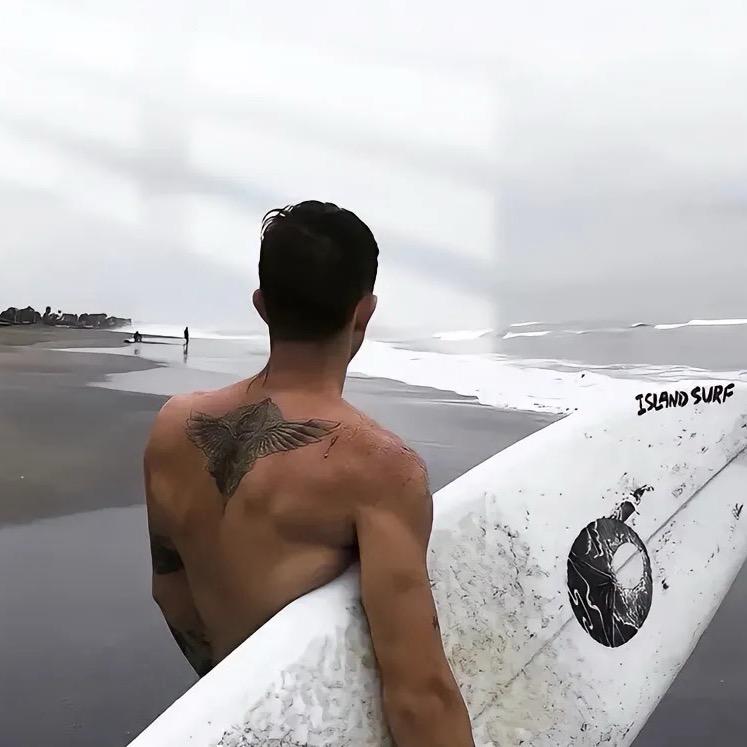 孤独的先生   ⁸ 🥷