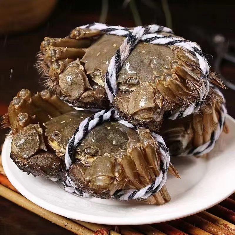 江苏人在昆明机场附近卖大闸蟹