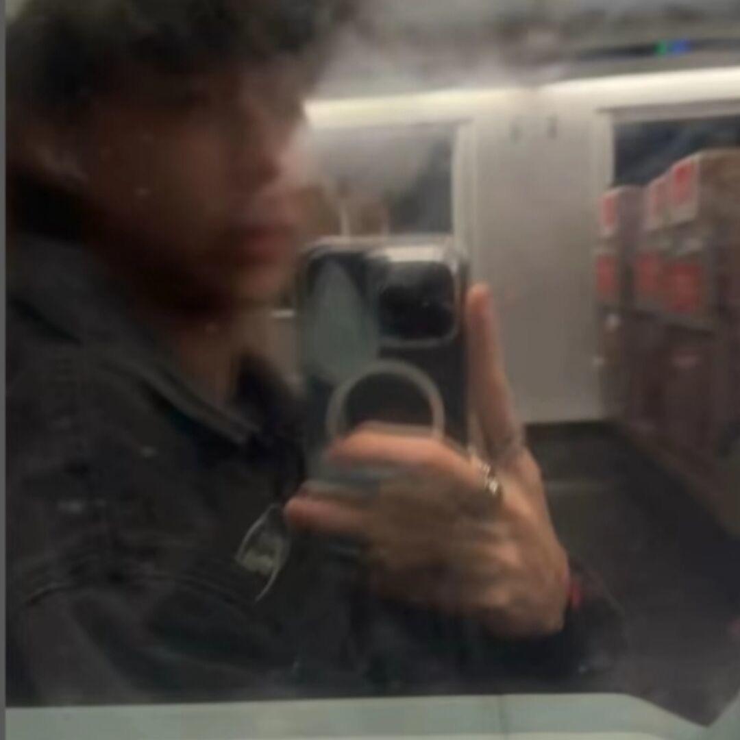 ，