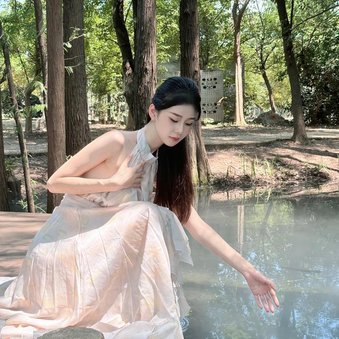 是妍妍吖