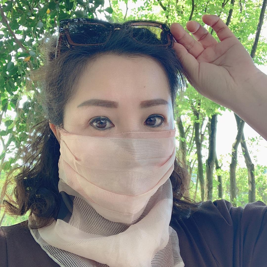 胡语红