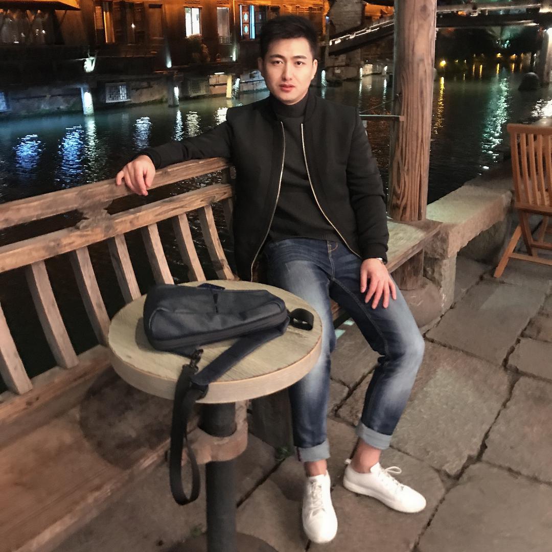 爱凑热闹的油条🤾‍♂️🕳