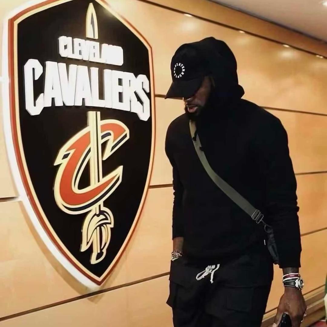LeBron.🕊️