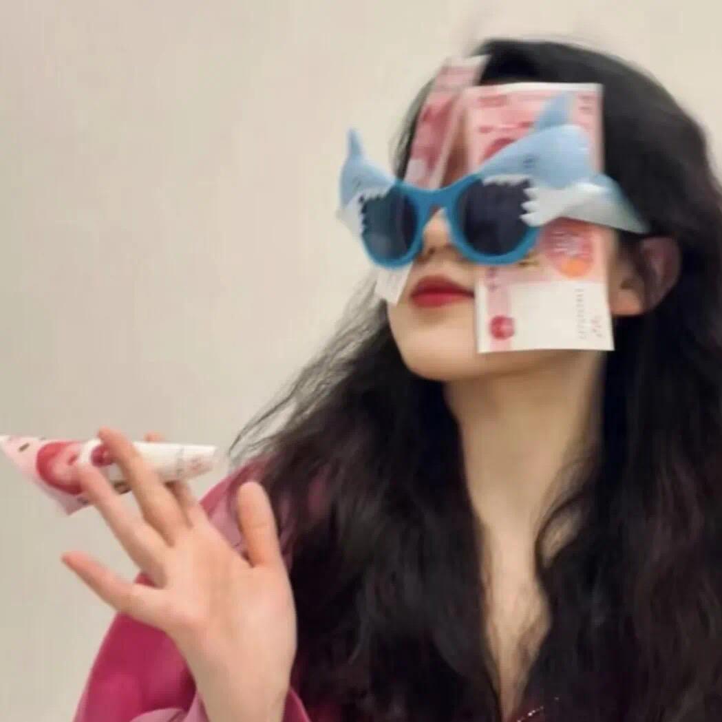 ╭(╯红♛╰)╮🍉🍇