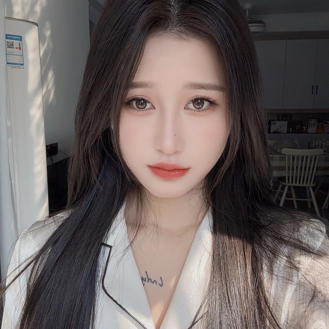 张六月（正经小少妇）