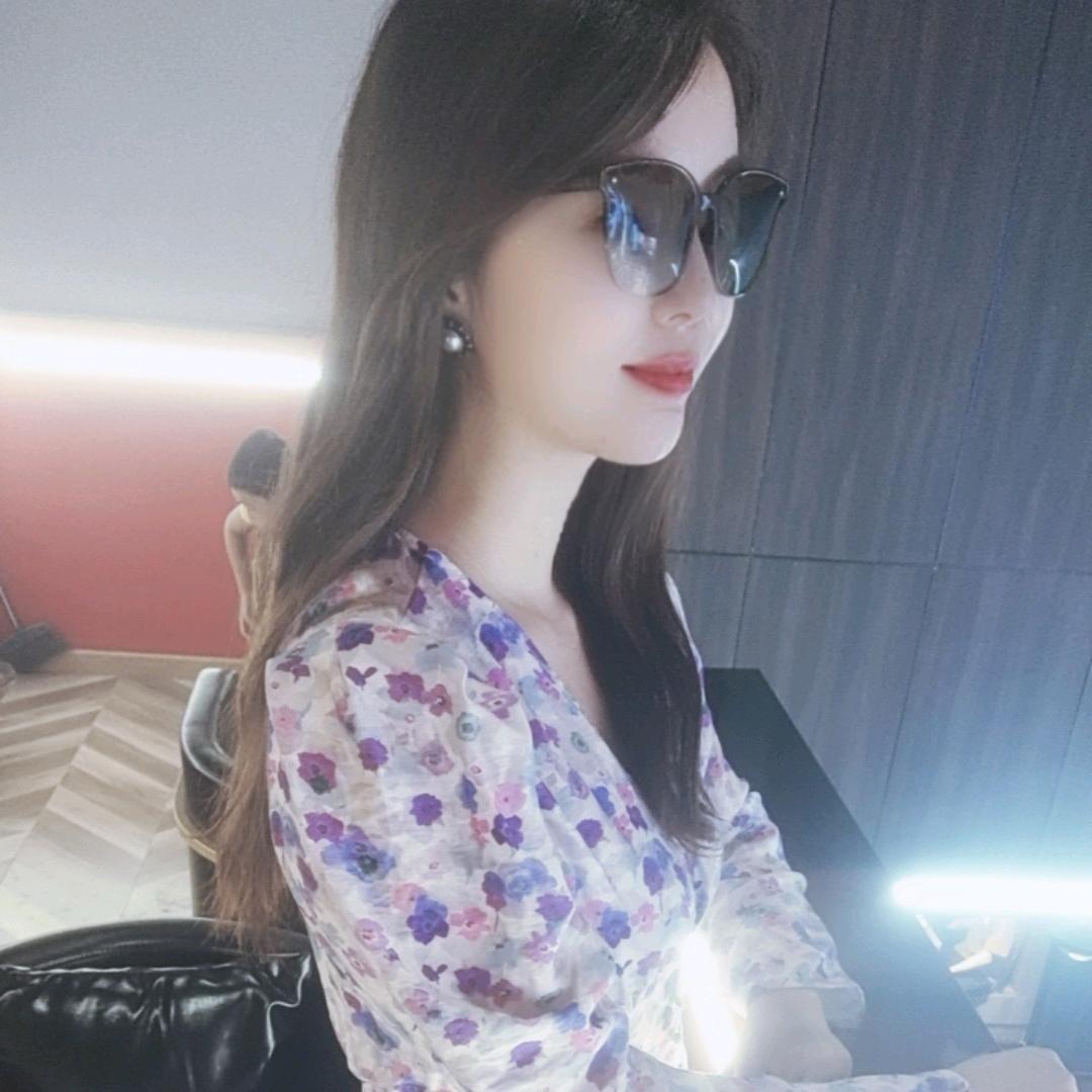 苗苗轻奢女装工厂