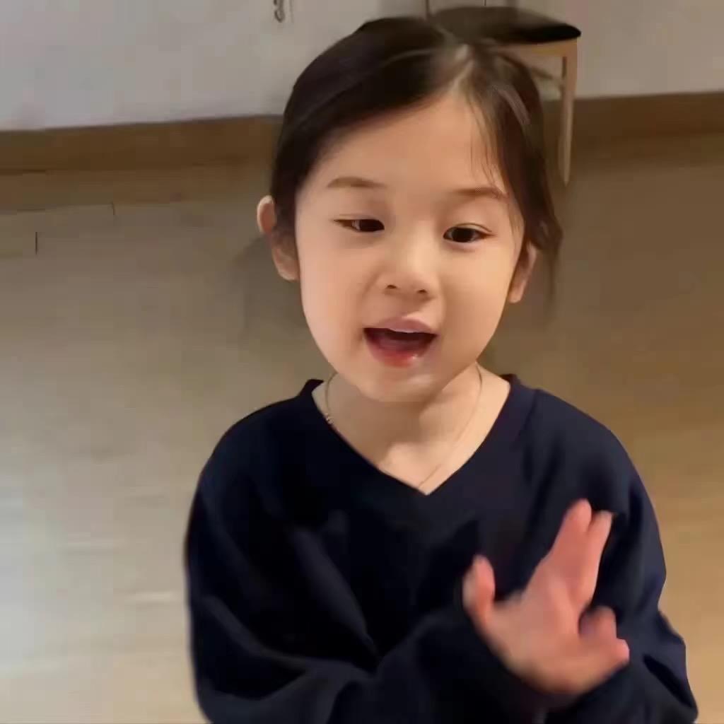 程 艾 影.