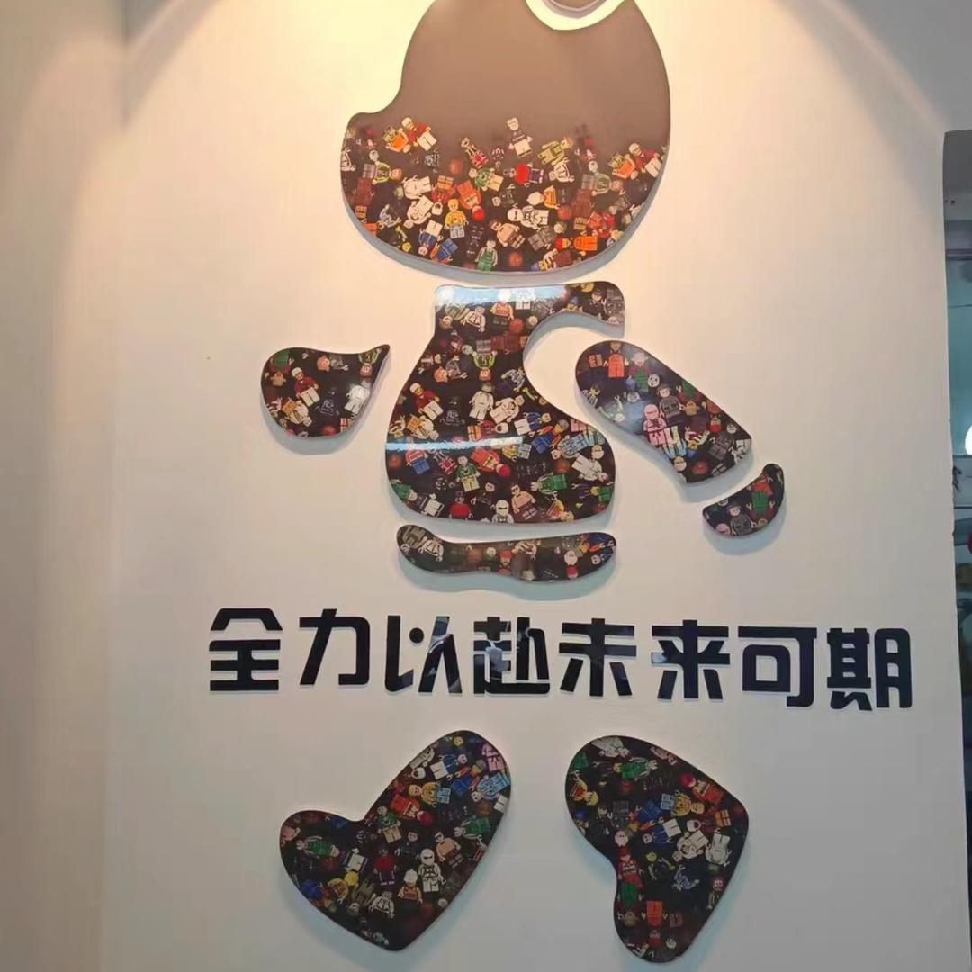爱吃苹果啤酒的屈晗头像