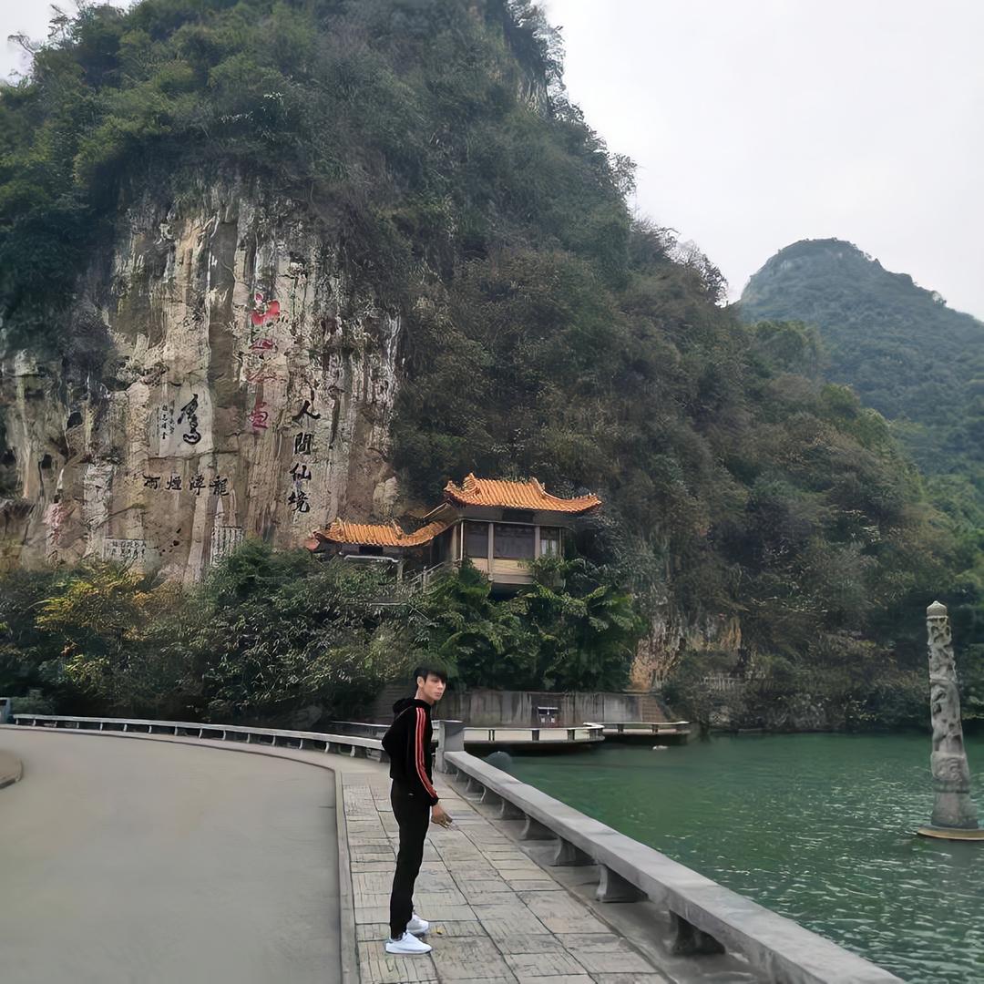 无聊的小周