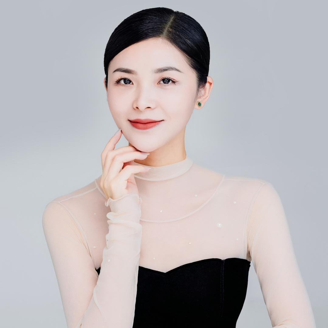 李佳薰形体仪态美学