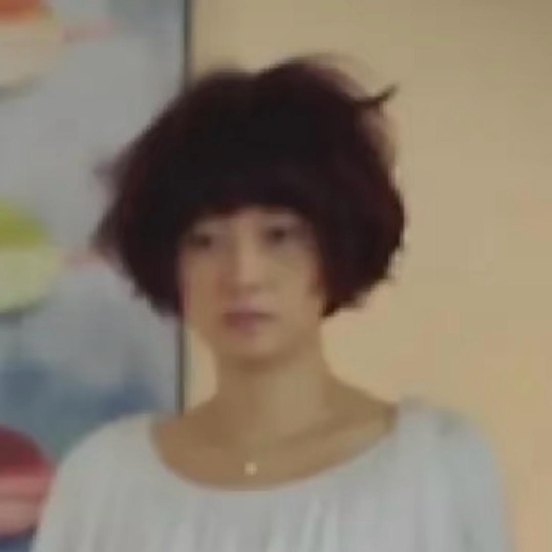 一朵风中摇曳的水仙花