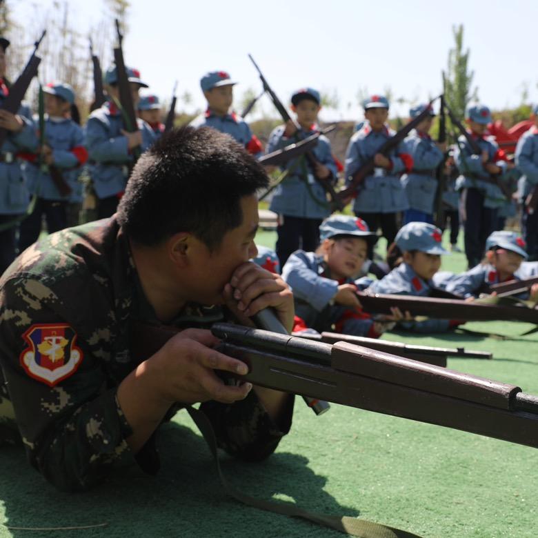 红色研学基地总教官刘山峰