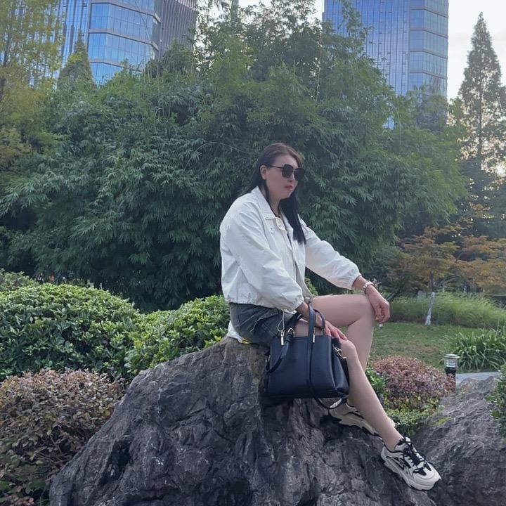 英英〈正能量分享〉