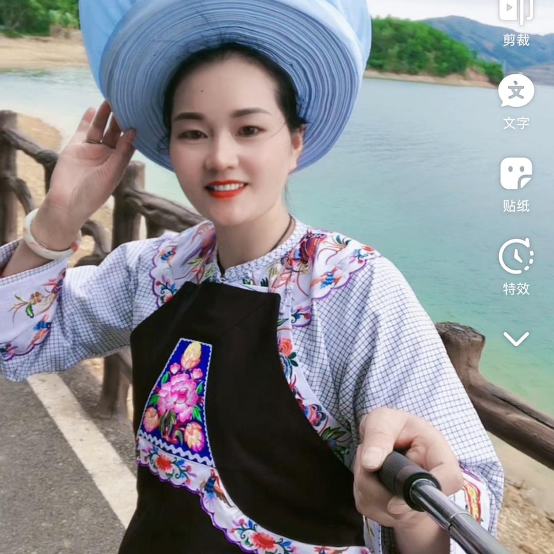 贞丰韦秀布依服装店