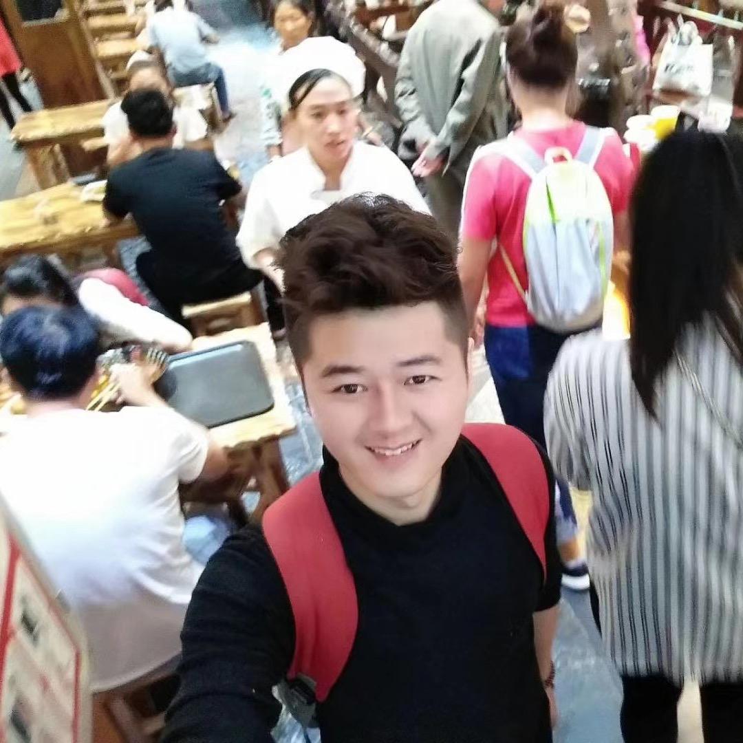鸟随鸾凤飞腾远，人伴贤良品自高。