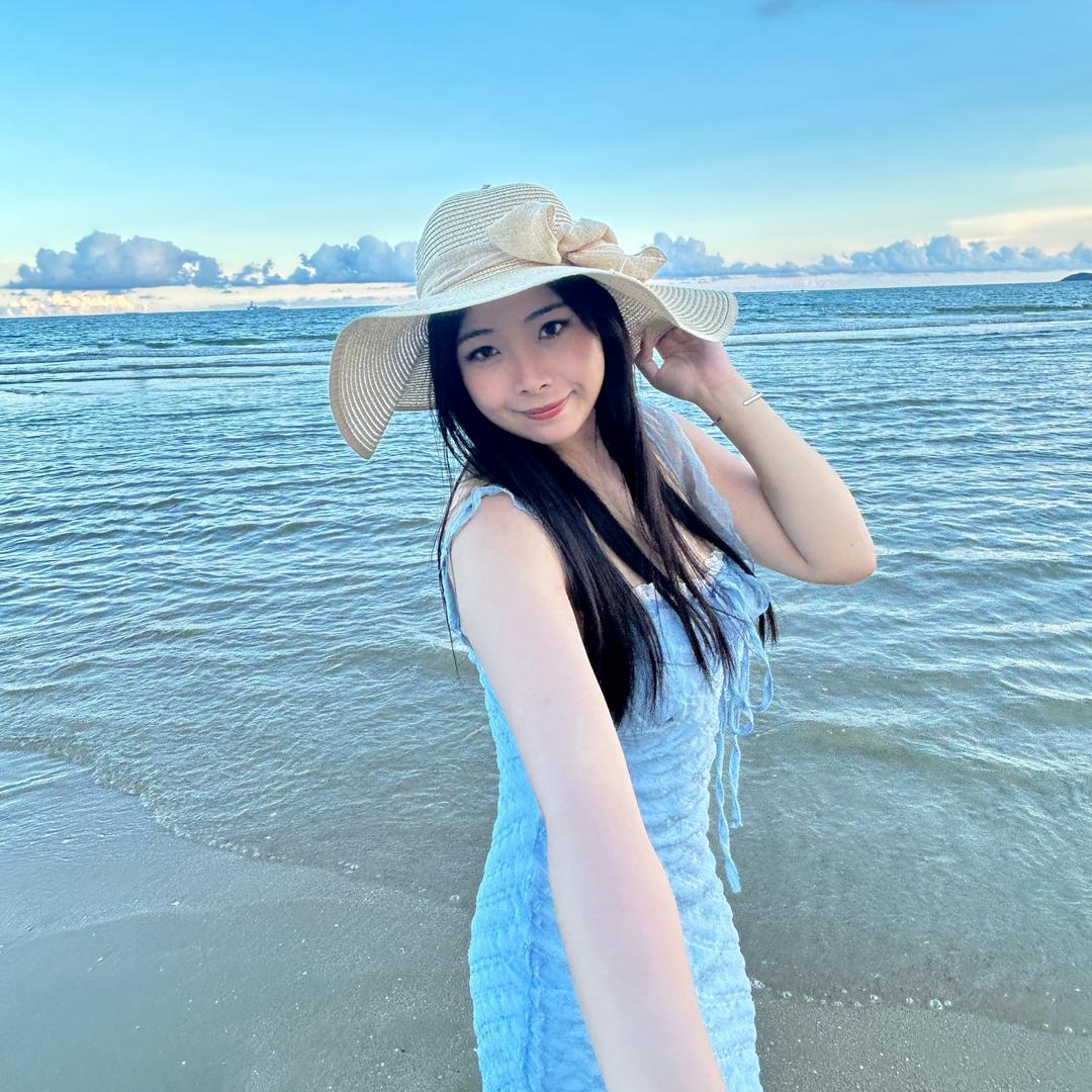 小兔子白又白🐰