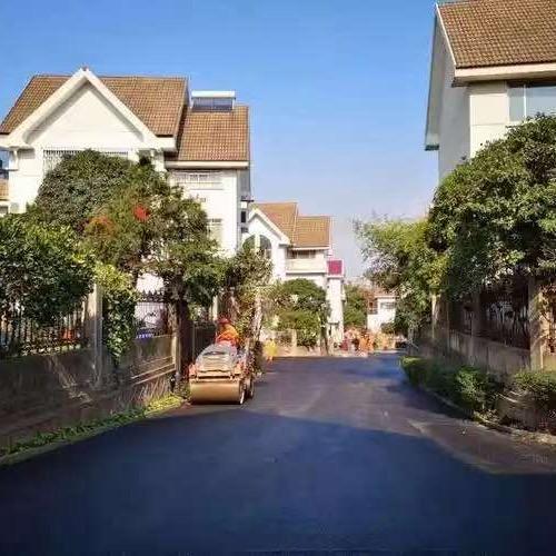 山东新美地沥青摊铺