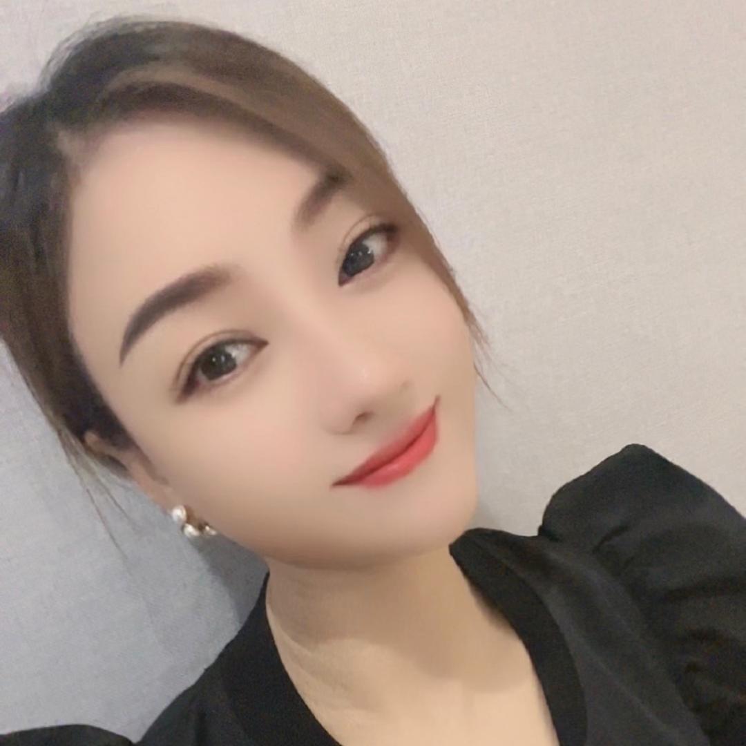 领艺服饰  石一婷
