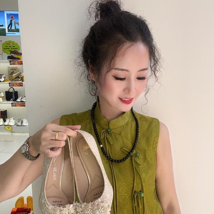 人民商场邦赛纽芙伦~杨姐