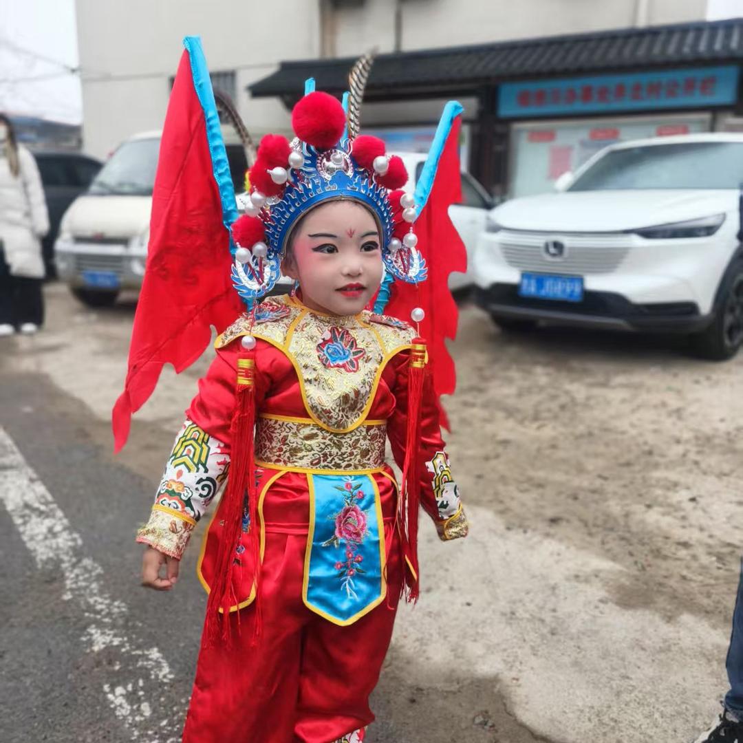 南山高跷队小穆桂英