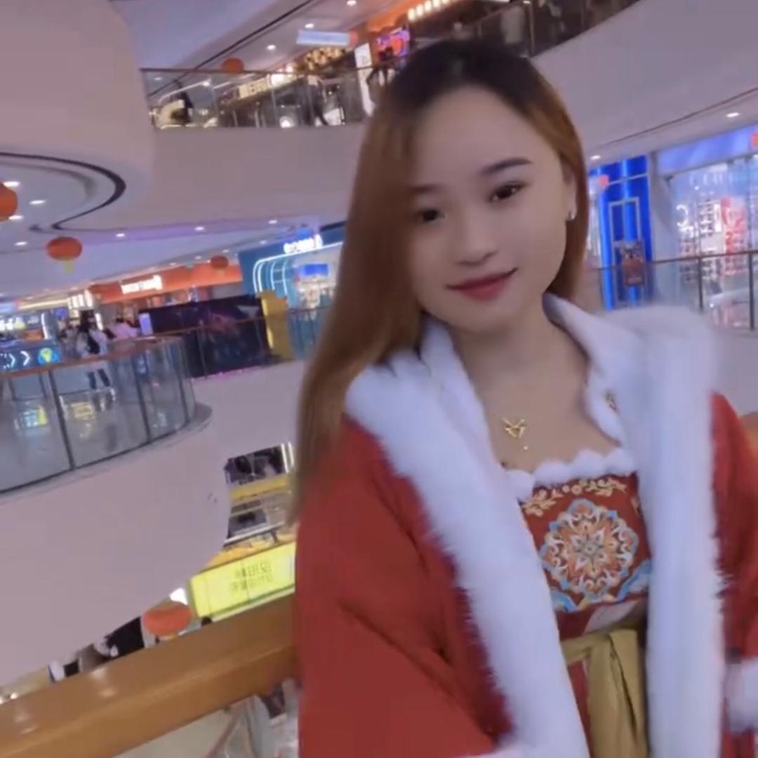 杨依玲
